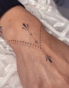 What's the difference between fine line and normal tattoos?